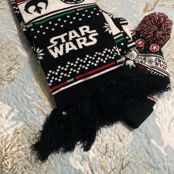 Star Wars Scarf and touque  - Smugglers Bounty - new - Picture 6 of 6